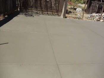 Uniform broom finish concrete driveway with clean expansion joints in Sacramento, CA