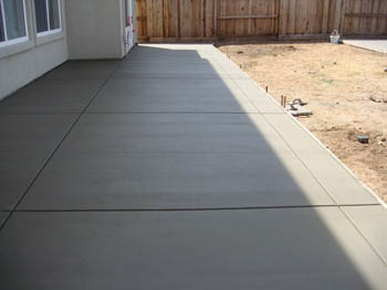 Uniform broom finish concrete driveway with clean expansion joints in Sacramento, CA