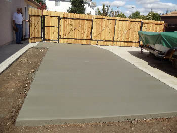 Uniform broom finish concrete driveway with clean expansion joints in Sacramento, CA