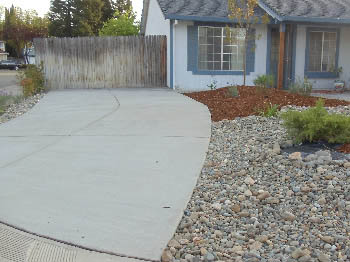 Uniform broom finish concrete driveway with clean expansion joints in Sacramento, CA