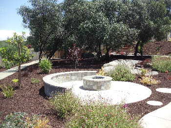 Engineered interlocking concrete block retaining wall for hillside erosion control